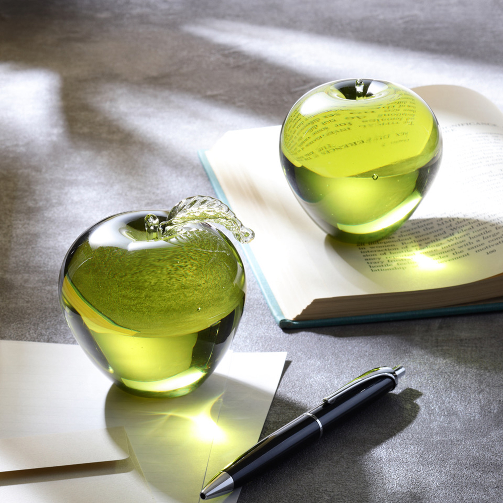 新島ガラスりんご ペーパーウェイト 島の幸々 | よろずを継ぐもの