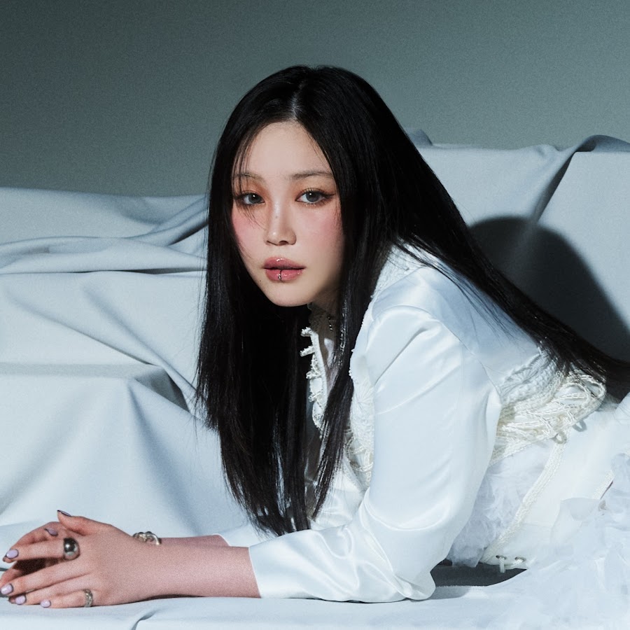 鷲尾伶菜 Official YouTube Channel - YouTube