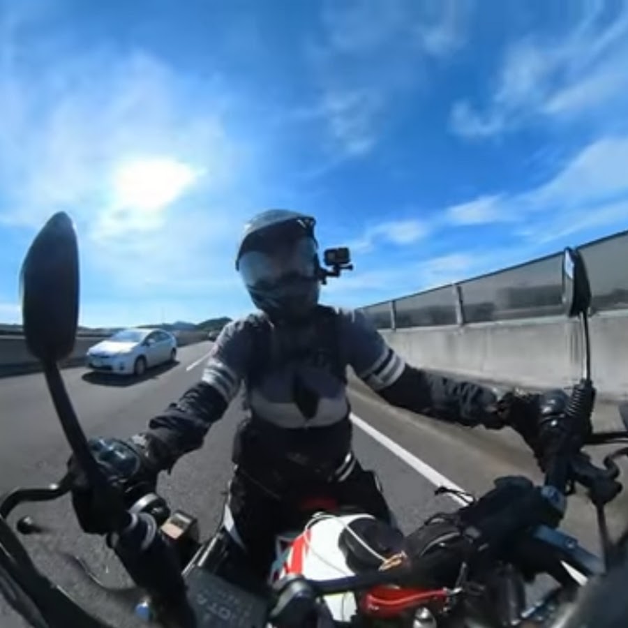 Qちゃんライダー - YouTube