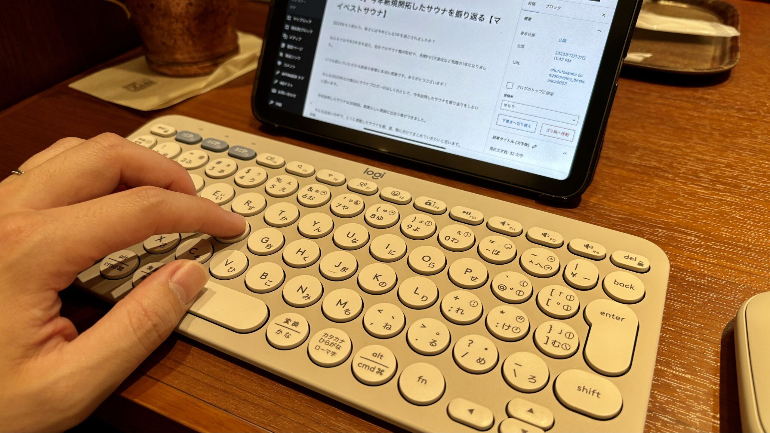 iPad→PC化への道。持ち運びできるキーボードPEBBLE KEYS2 K380S