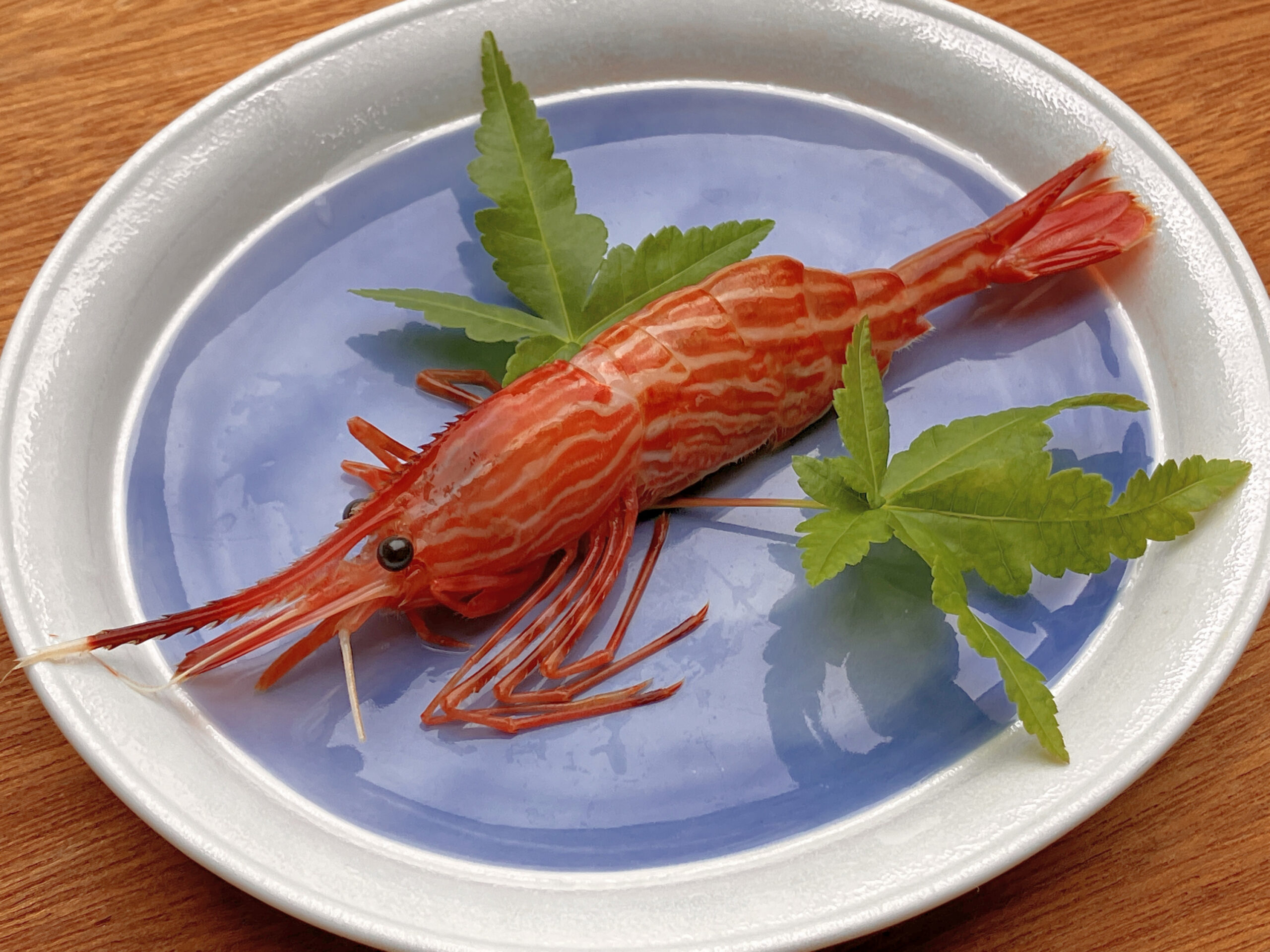 幻の「浜坂地エビ」を求めて 「料理旅館 芦屋荘」と木彫フォークアート