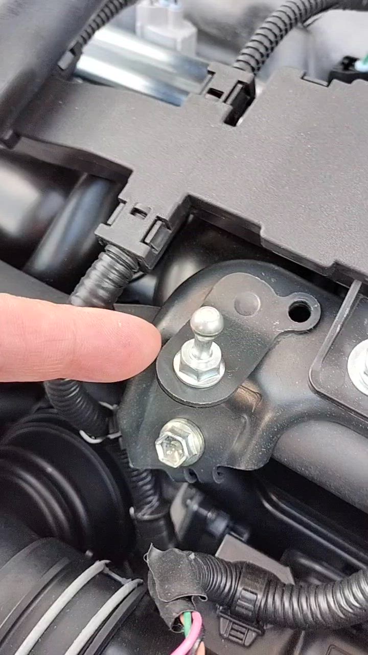 エンジンカバーブラケットプリウスのみ 12631-37010 トヨタ純正部品