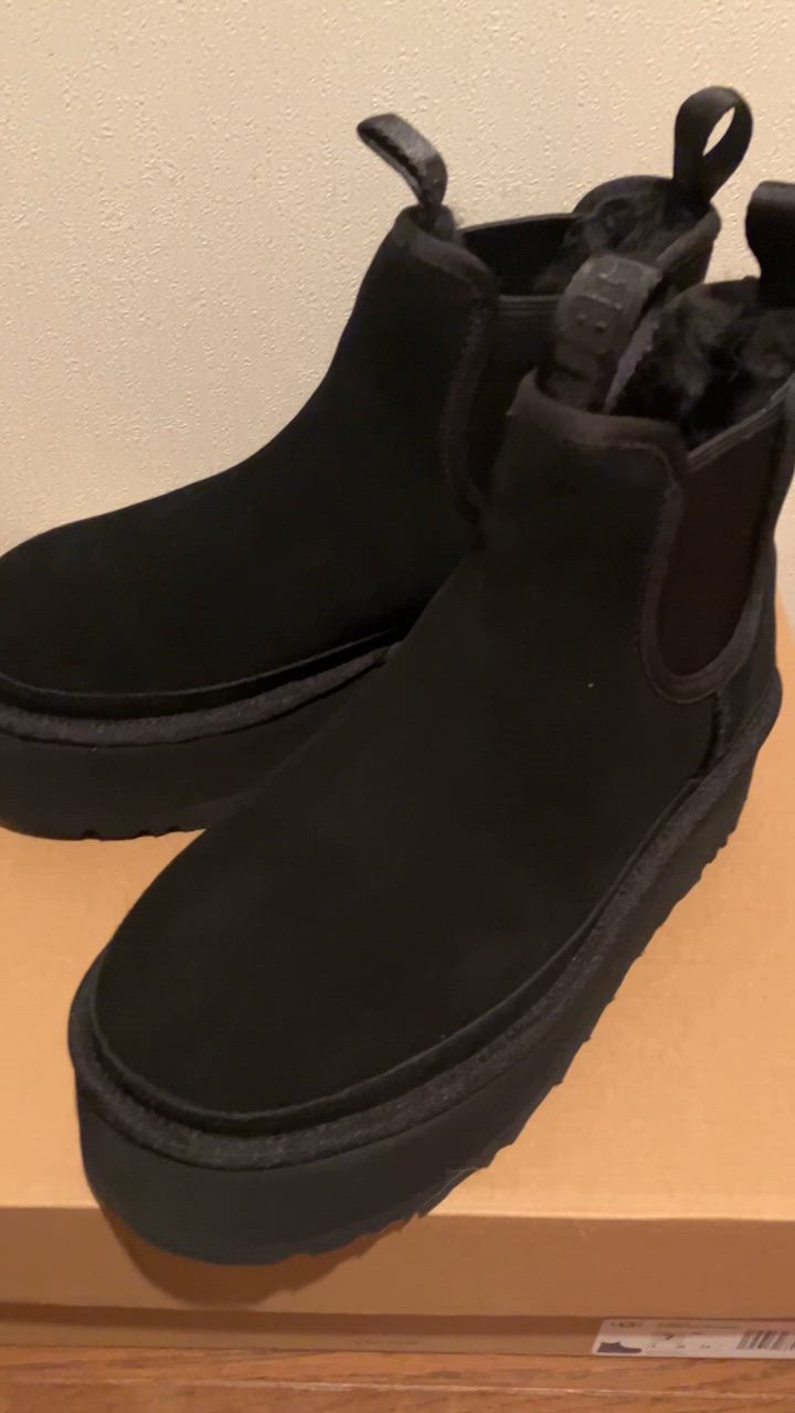 UGG（アグ） ニューメル プラットフォーム チェルシー ブーツ
