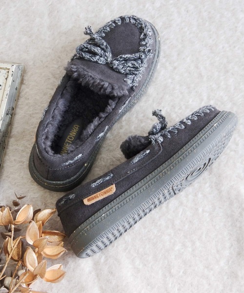 Minnetonka（ミネトンカ） スリッポン ニットステッチボアモカシン