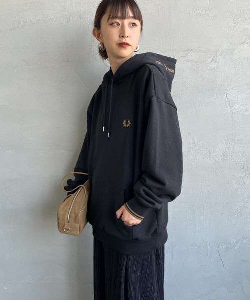 FRED PERRY（フレッドペリー） パーカー 別注 フードロゴ刺繍