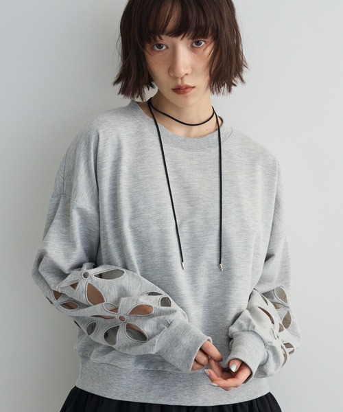 AnriettMusee トレーナー スウェット フラワーくり抜き刺繍スウェット