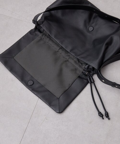 ear PAPILLONNER（イア パピヨネ） ショルダーバッグ バッグ レザー