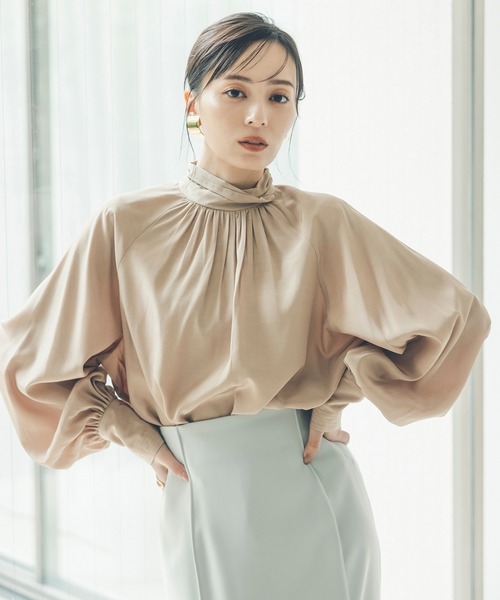 anuans（アニュアンス） ブラウス シャツ クロスネックボリューム