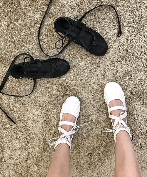 Revo. バレエシューズ パンプス ラウンドトゥ ストラップ付き レース