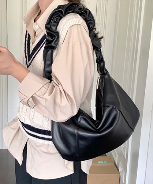 ショルダーバッグ バッグ くしゅくしゅ ストラップ ハーフムーン