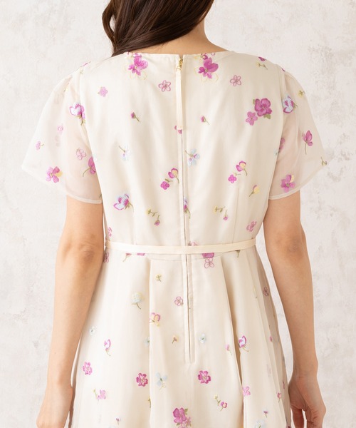 Rose Tiara（ローズティアラ） ワンピース 吹き上げフラワー刺繍