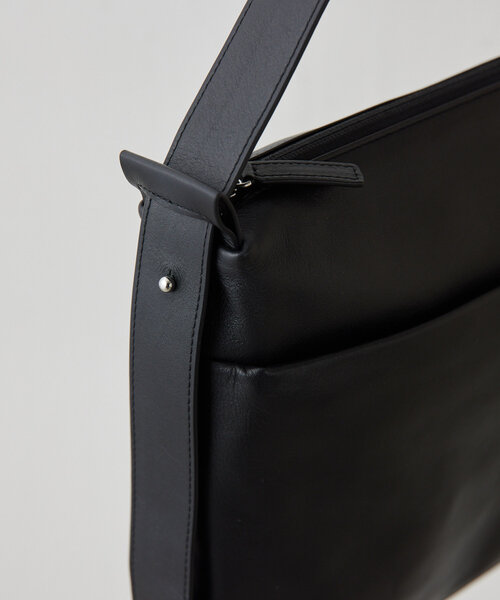 ear PAPILLONNER（イア パピヨネ） ショルダーバッグ バッグ 「本革