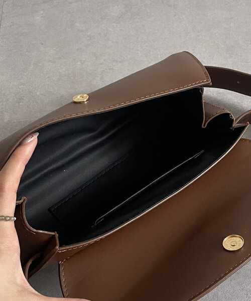 Thevon（ゼヴォン） ショルダーバッグ バッグ 横長フラップショルダー