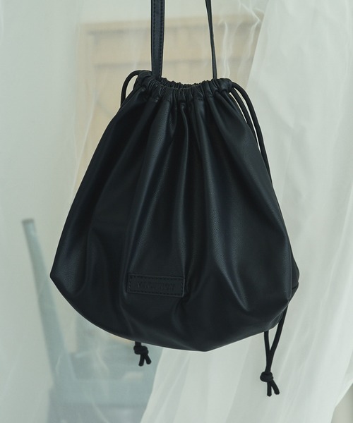 ショルダーバッグ バッグ ヴィーガンレザー巾着ショルダーバッグ