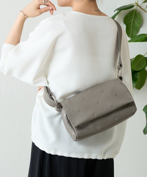 m*o様 ビアズリー ブラックレザードットショルダーバッグ 本革》ドット