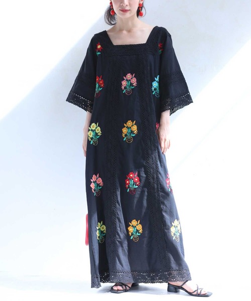 cawaii ワンピース （黒）色とりどりな花刺繍を施したロングワンピース