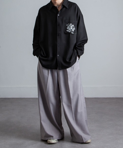 Nilway（ニルウェイ） シャツ ワンポイント花刺繍 レギュラーカラー