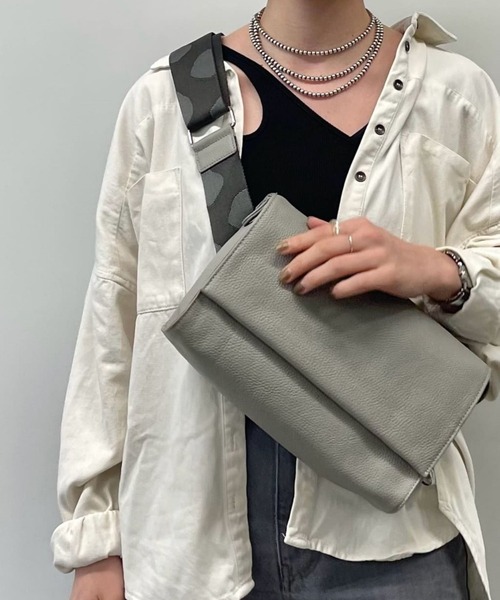 ear PAPILLONNER（イア パピヨネ） ショルダーバッグ バッグ 「本革