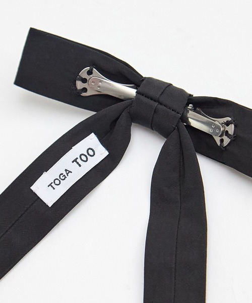 TOGA（トーガ） ブローチ 「TOGA TOO/トーガトゥー」Metal ribbon clip