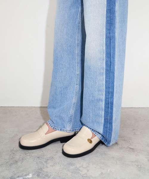 CHARLES ＆ KEITH（チャールズ&キース） ローファー メタリック