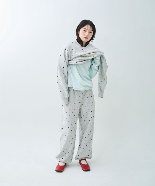 common gull products. トレーナー スウェット ブランコに乗ったcommon