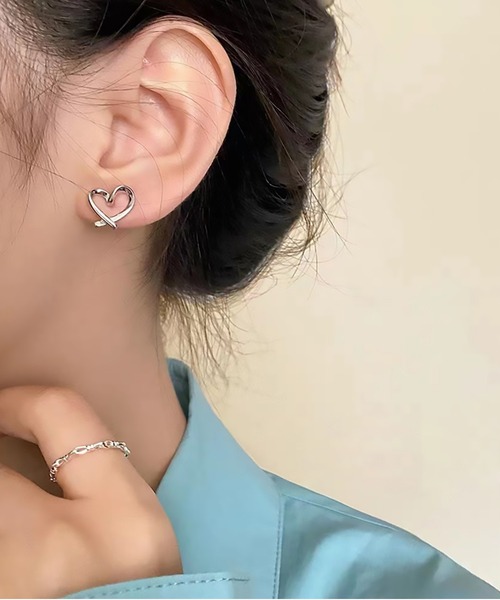 LA VORAGINE（ラ ヴォラジネ） イヤリング ハートデザインイヤリング