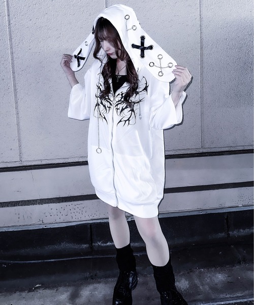 Revo. パーカー うさ耳 サテンリボン＆チェーン付き トライバルロゴ