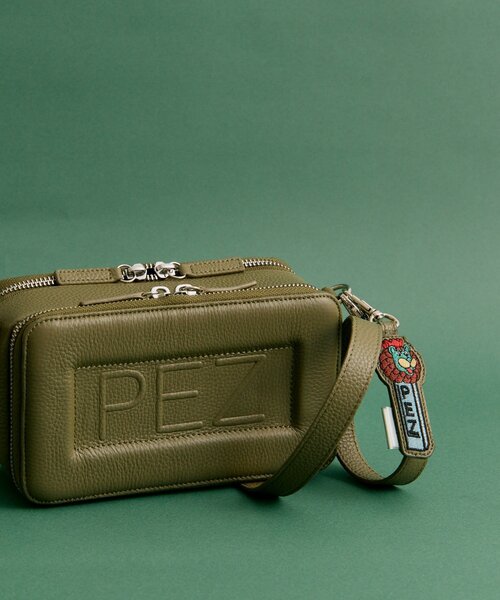 ear PAPILLONNER（イア パピヨネ） 財布 「PEZ(ペッツ)×ear」本革
