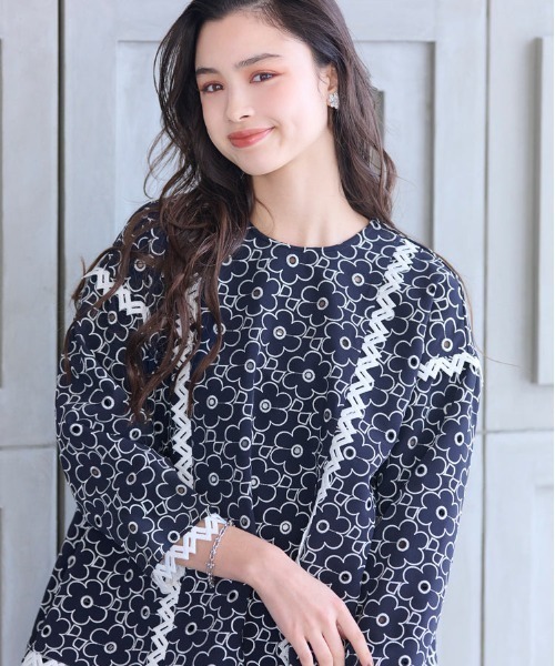 Chesty（チェスティ） ブラウス シャツ Cabbage フラワーパターン刺繍