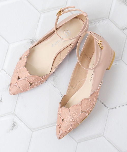 artemis by DIANA（アルテミス by ダイアナ） パンプス 花柄刺繍