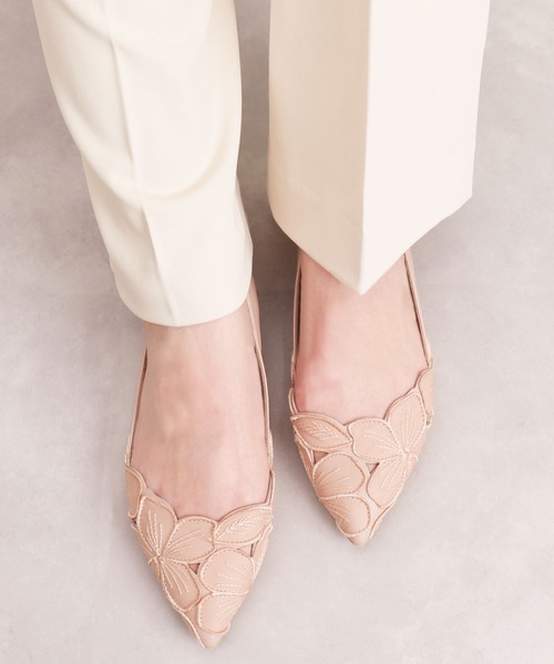 artemis by DIANA（アルテミス by ダイアナ） パンプス 花柄刺繍