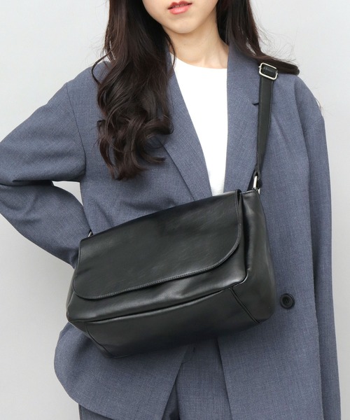 REGiSTA（レジスタ） ショルダーバッグ スプリットレザー（牛床革