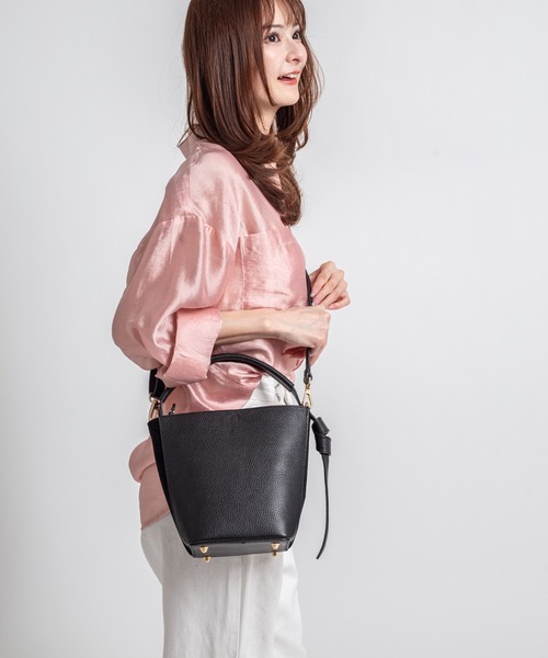 AULENTTI（オウレンティ） ショルダーバッグ バッグ 「AULENTTI