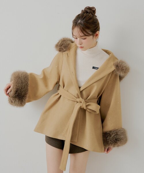 Chico（チコ） ポンチョ ビジュー付きファー襟ケープコート レディース