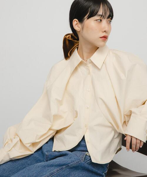 KBF（ケービーエフ） ブラウス シャツ ボリュームスリーブクロップド
