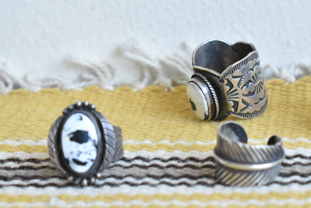 希少なホワイトターコイズを使ったインディアンジュエリー/white