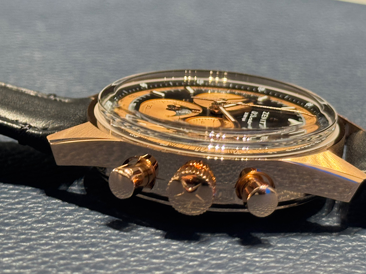 18Kローズゴールド×ブラック文字盤が引き出す、ゼニスの新たな表情