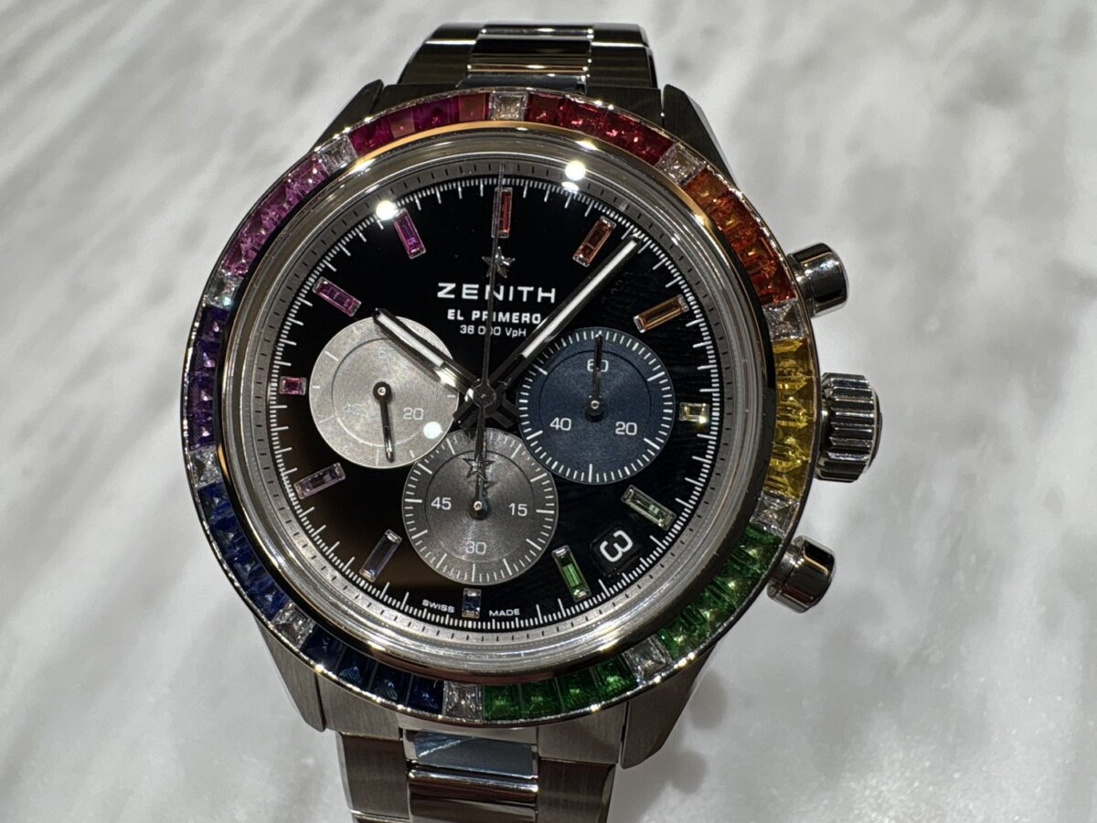 ゼニス】印象に残る虹色とさりげないホワイトゴールドのゴージャスな