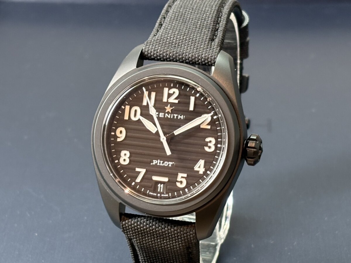 ゼニス」 パイロットウォッチ ブラックセラミックの魅力とは