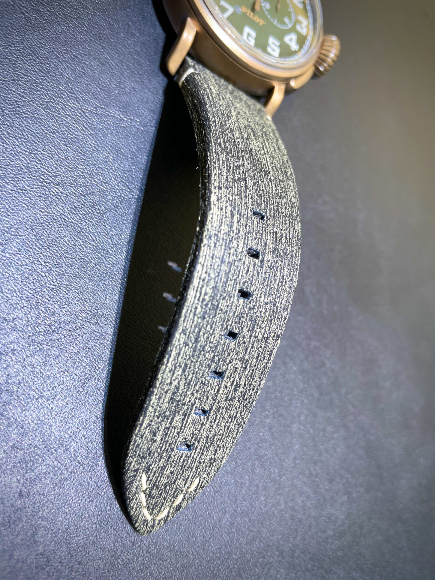 独特なヴィンテージ感を放つブロンズ製ケース！！『パイロット タイプ