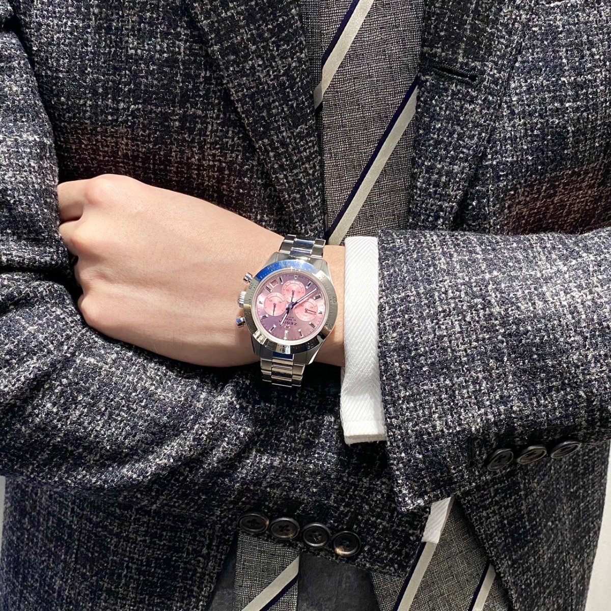 41mmのメンズサイズのスポーツウォッチでピンクカラーは希少すぎる