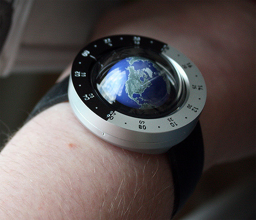 時計怪獣】地球時計 Think the Earth「地球時間を感じる、半円球の時計