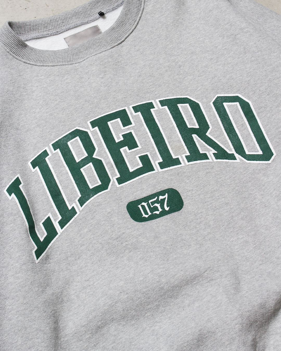 カレッジロゴトレーナー – LIBEIRO