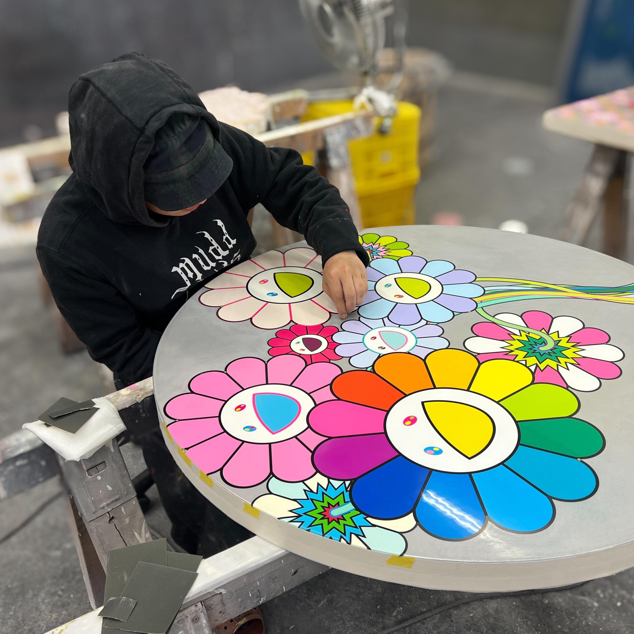 5月9日(金)12時よりWebショップにて、村上隆直筆サイン入り