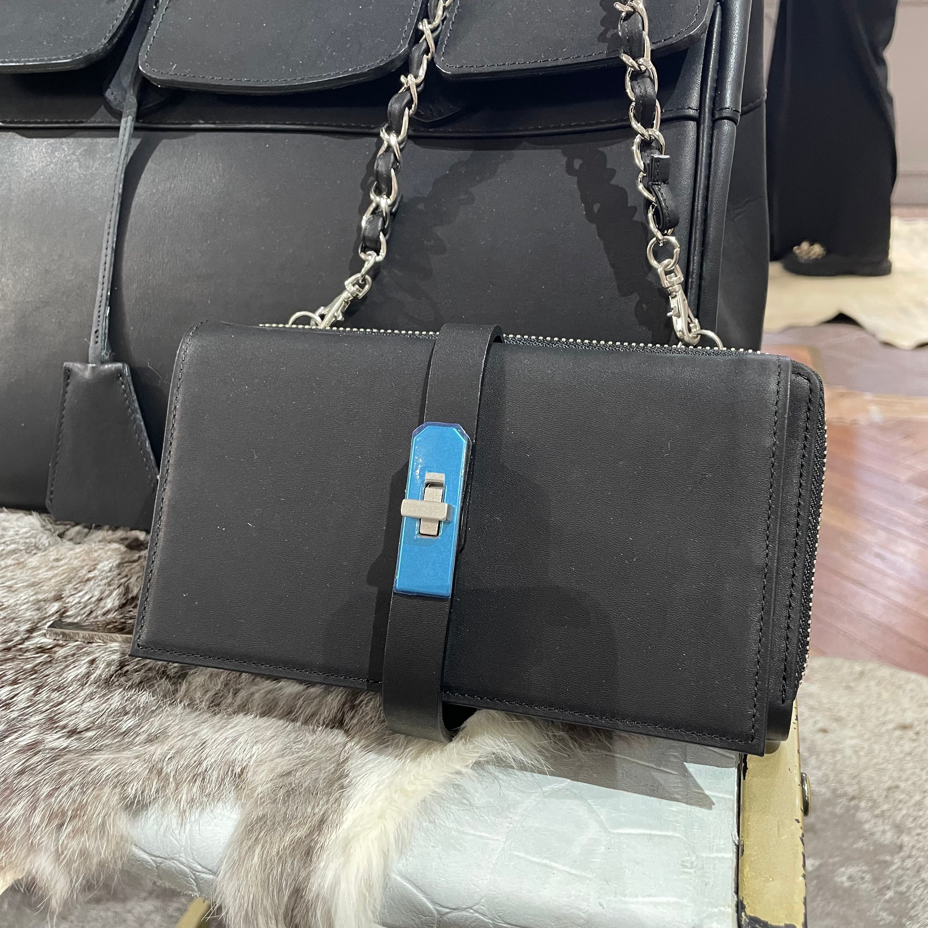 M.U.L.】ウォレットショルダー ブラック オイルレザー ※4/22~26順次