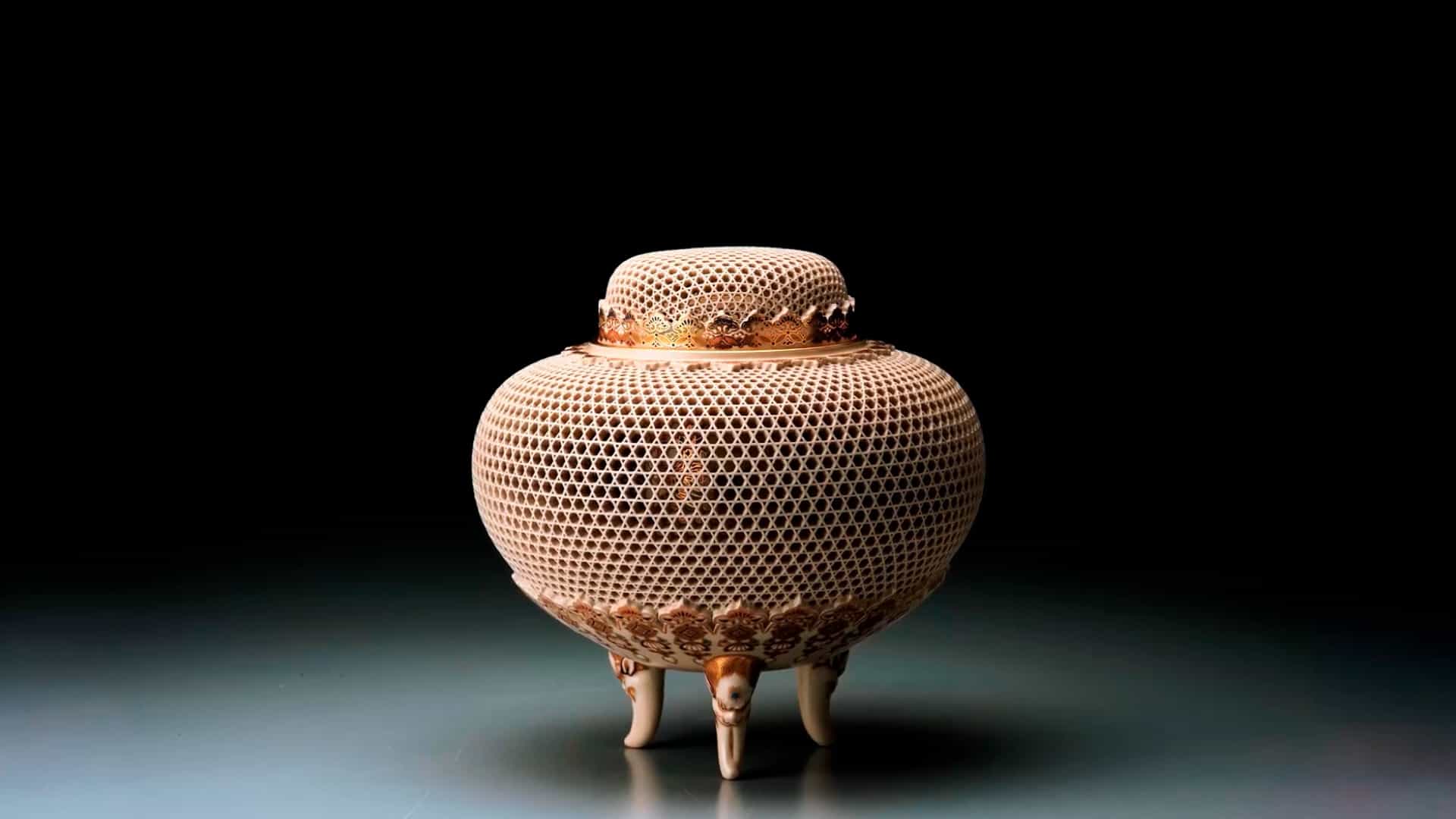 金蘭手 薩摩焼 壽官造り 勾玉唐草香合 十五代作品の一覧 沈寿官窯