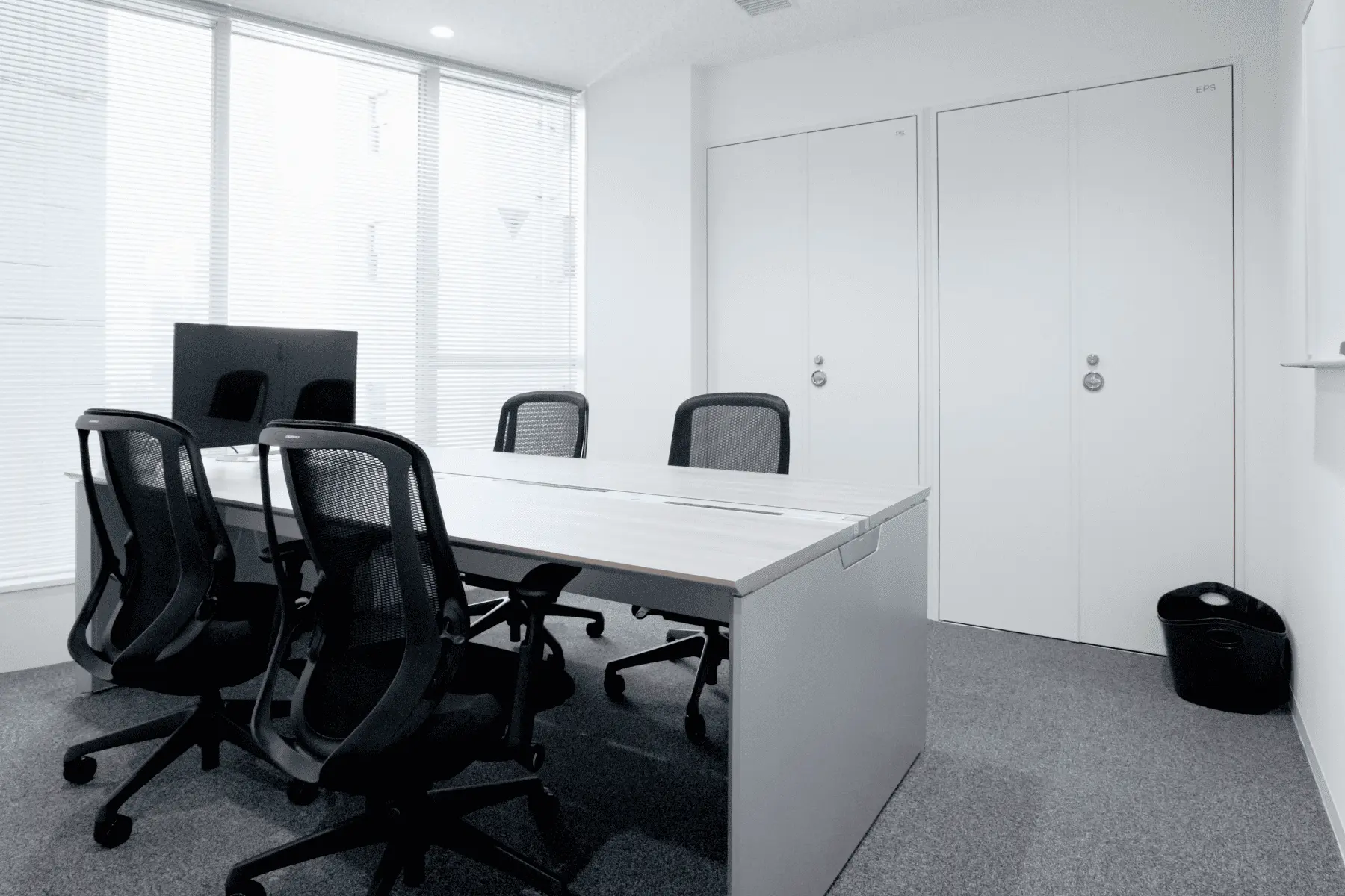 新御茶ノ水駅」から直結 | 少人数用貸し会議室【ZXY Meets】