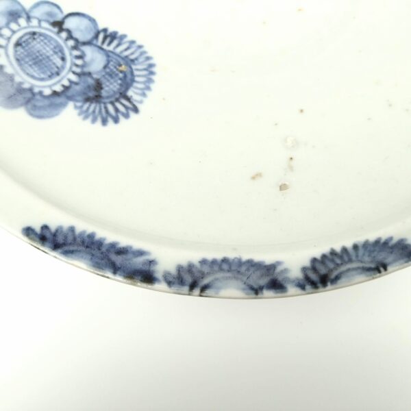 初期伊万里 染付花文皿 – 古美術西川