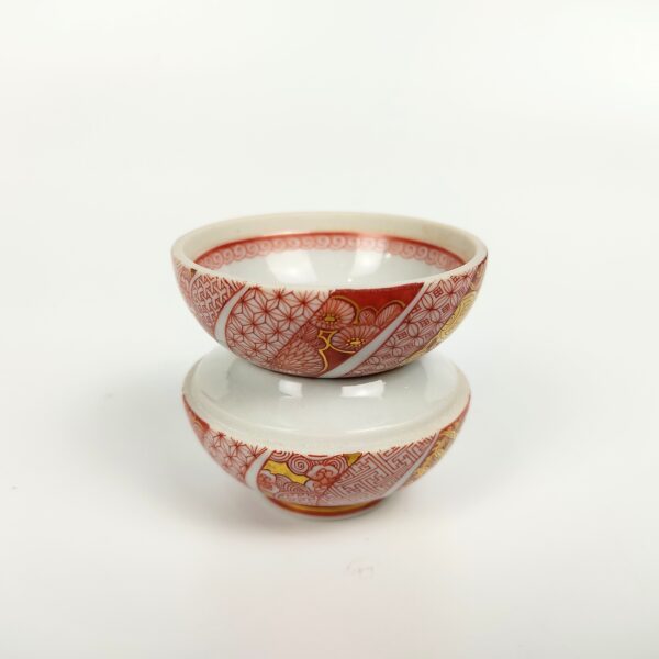 九谷焼13.5号飾り壷「赤絵小紋割取」佐野青葉作共箱入り