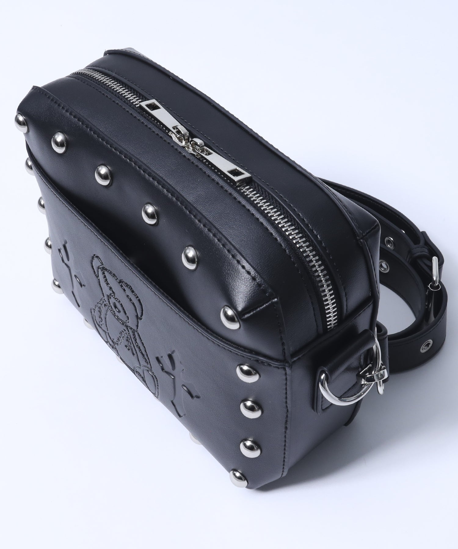 DARK ANGEL BEAR型押しスタッズショルダーバッグ– A AM STUDIO